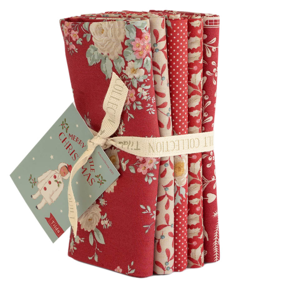 Merry Little Christmas Fat Quarter Bundle - 5 fabrics in Red, 20 x 22in
