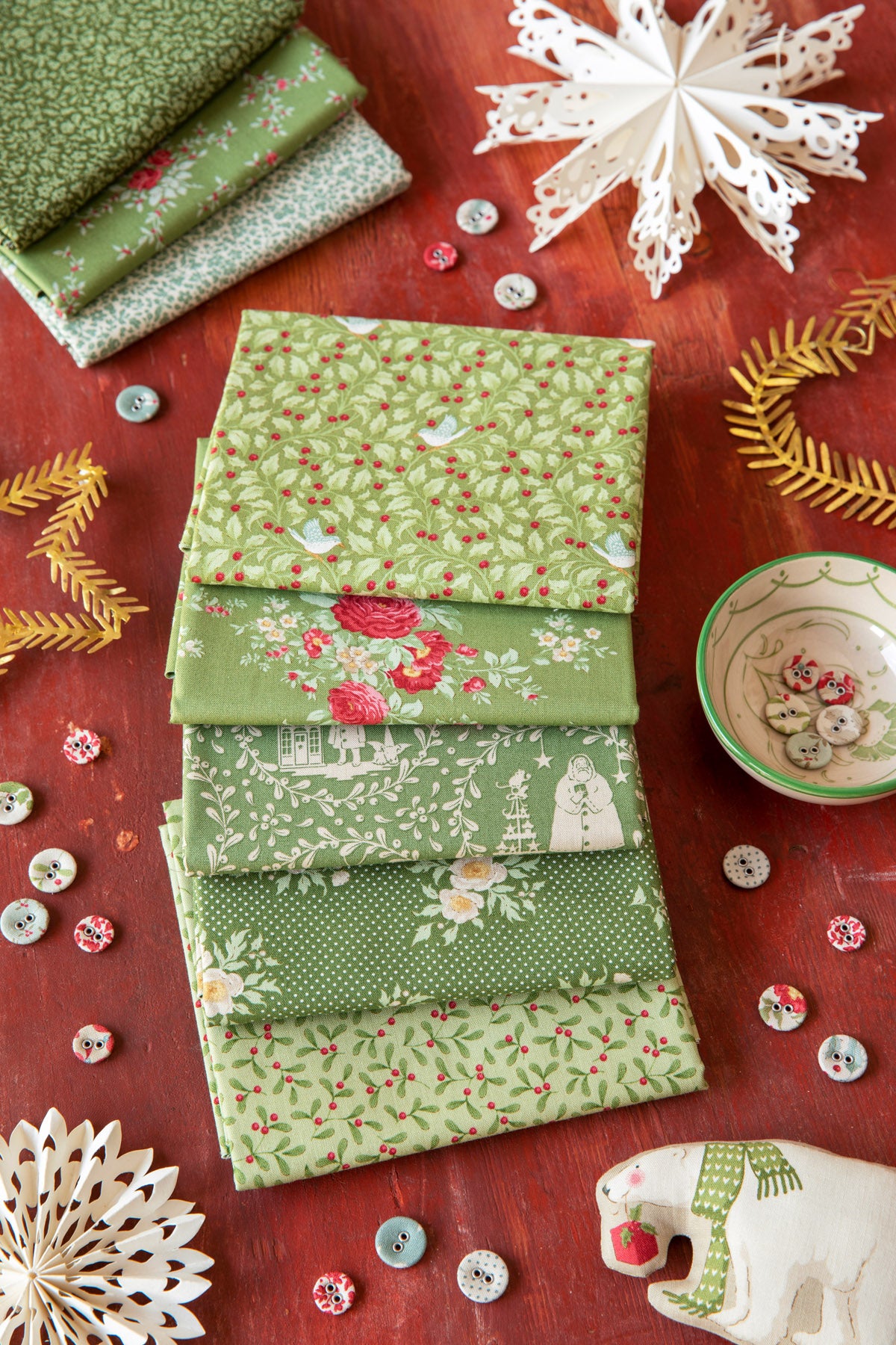 Merry Little Christmas Fat Quarter Bundle - 5 fabrics in Green, 20 x 22in