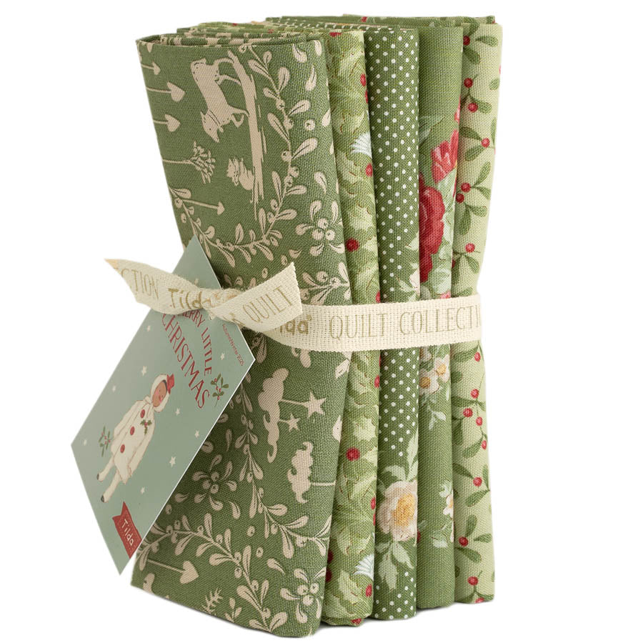 Merry Little Christmas Fat Quarter Bundle - 5 fabrics in Green, 20 x 22in
