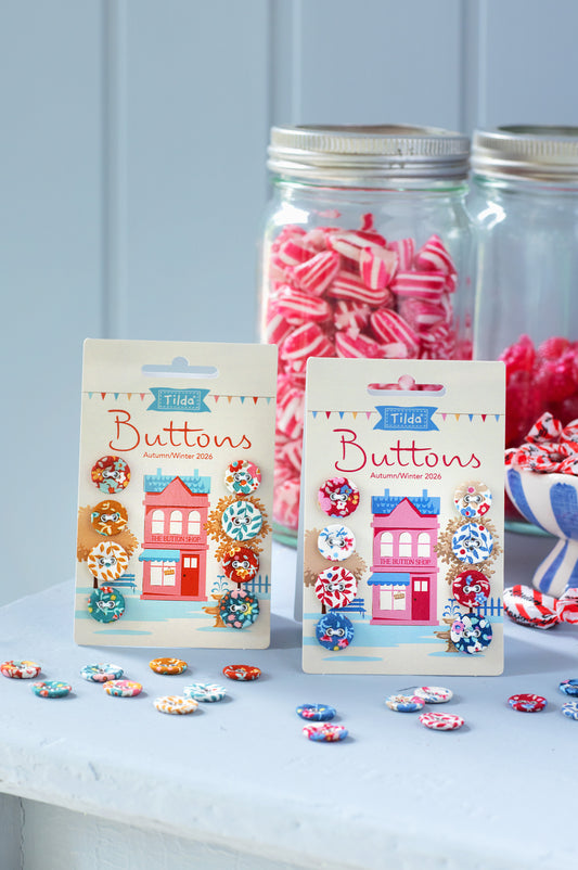 Village Life Winter Buttons 8 pieces - 4 pieces 0.55in (14mm) and 4 pieces 0.63in (16mm)