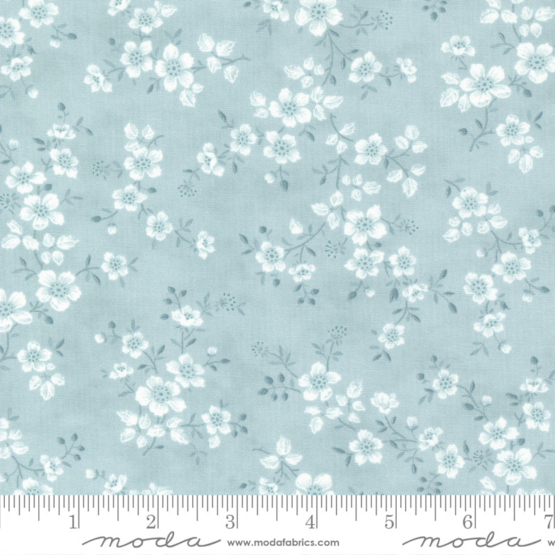 White Floral Sky - Cascade