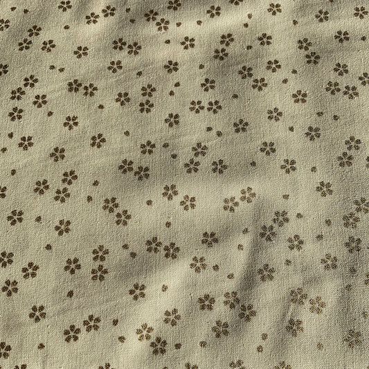 Metallic gold floral pattern on white background. 100% premium cotton fabric for quilting, patchwork, dressmaking and other crafts