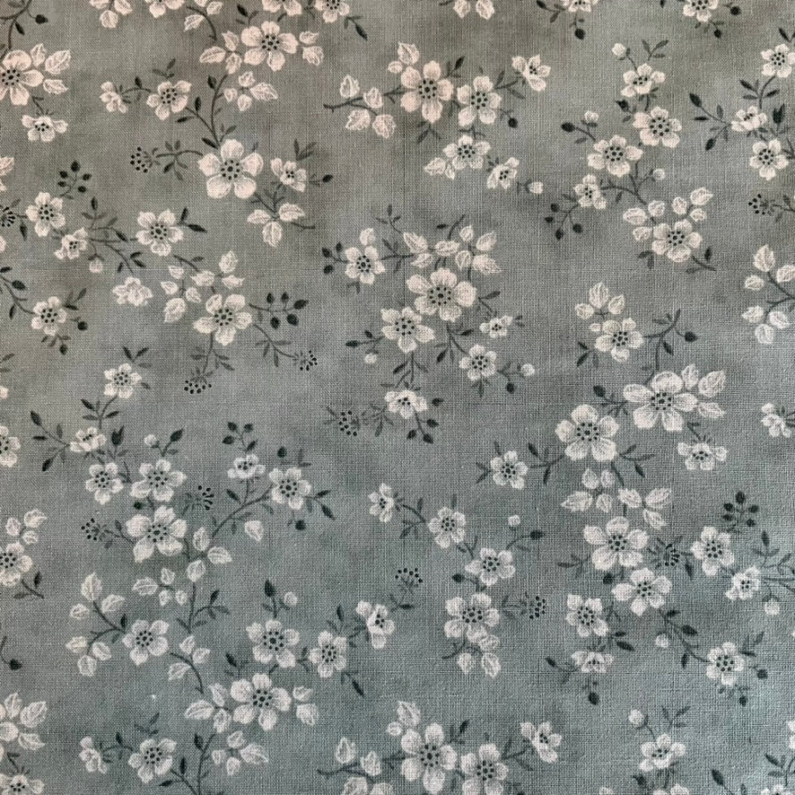 White Floral Sky - Cascade