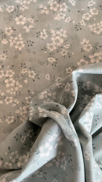 White Floral Sky - Cascade