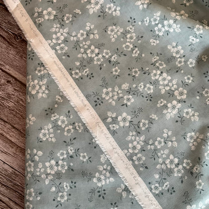 White Floral Sky - Cascade