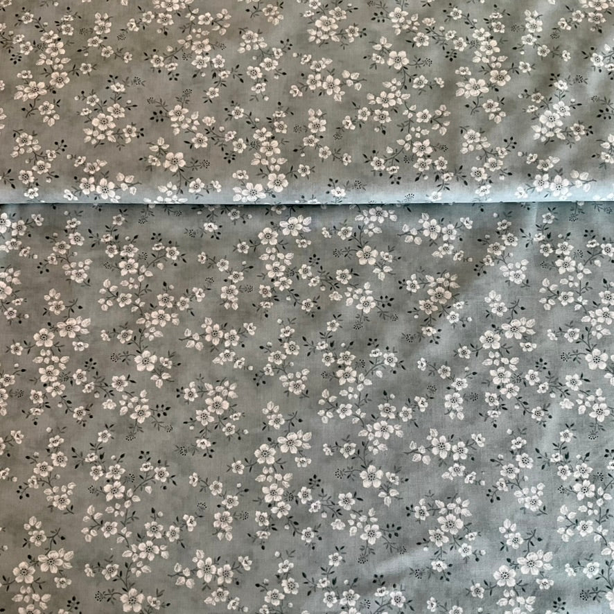 White Floral Sky - Cascade