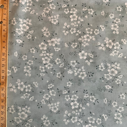 White Floral Sky - Cascade