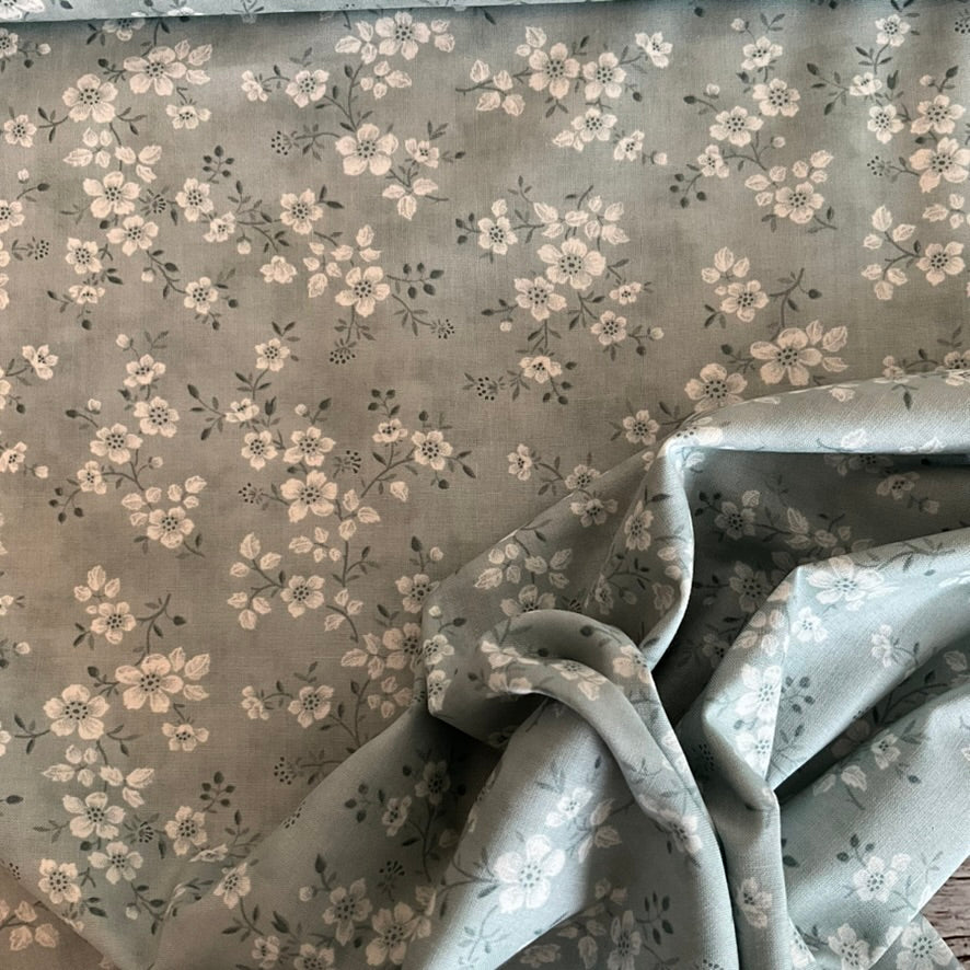 White Floral Sky - Cascade