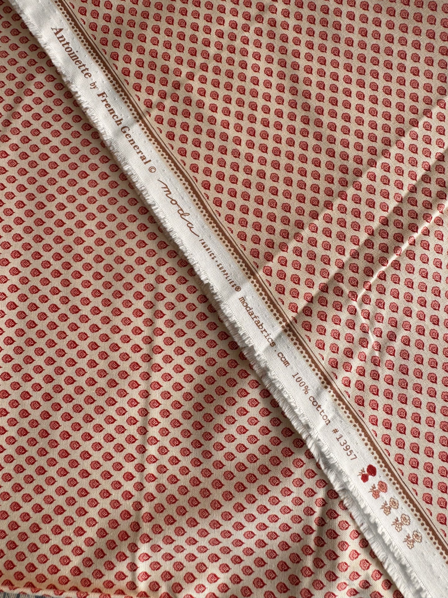 Pearl Faded Red - Antoinette