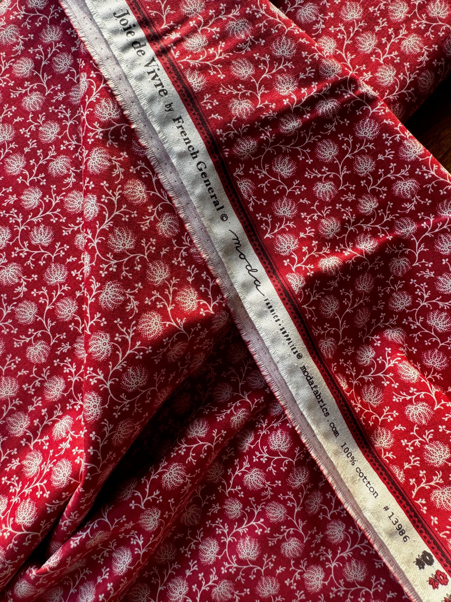 Small Floral Rouge - Joie De Vivre