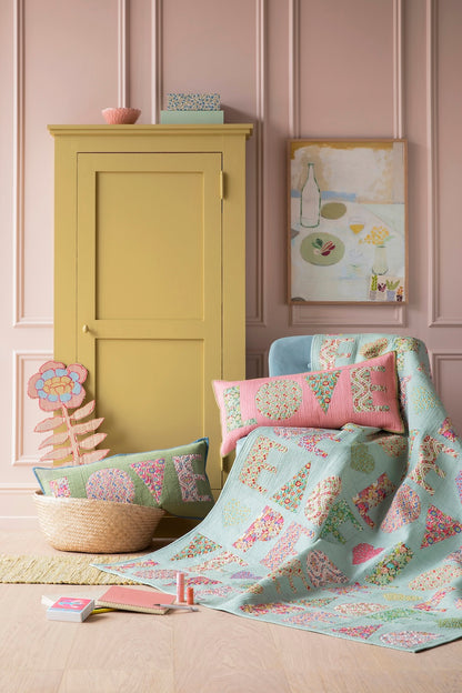Wallflower Fat Quarter Bundle Green - 5 fabrics, 20 x 22in