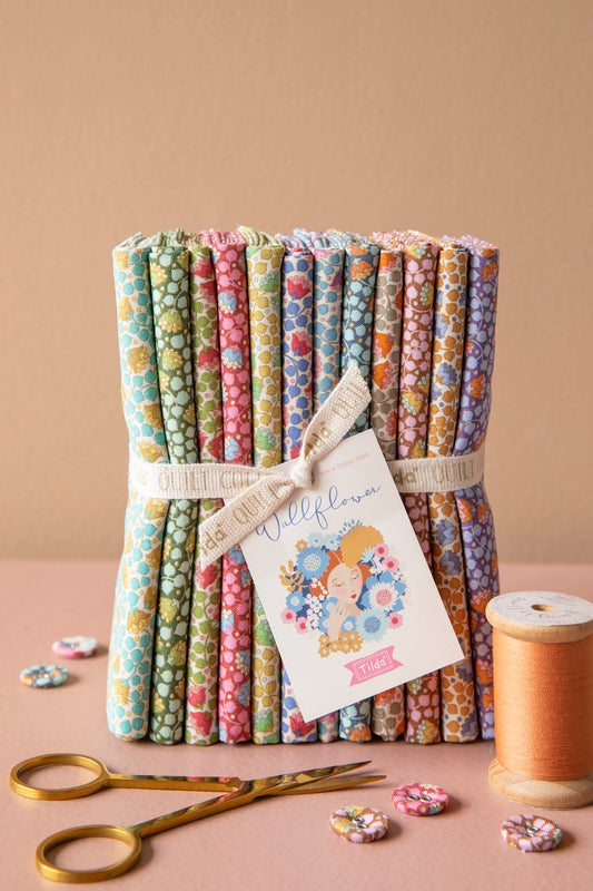 Wallflower Fat Quarter Bundle Bellflower - 12 fabrics, 20 x 22in