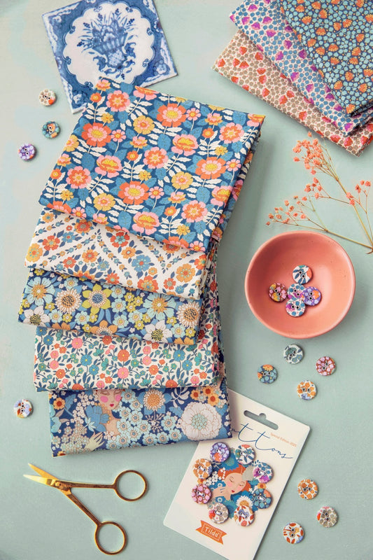 Wallflower Fat Quarter Bundle Blue - 5 fabrics, 20 x 22in