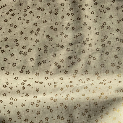 Metallic gold floral pattern on white background.  100% premium cotton fabric for quilting, patchwork, dressmaking and other crafts