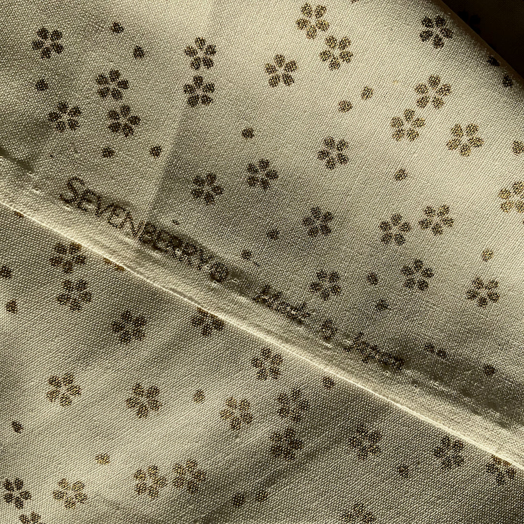 Metallic gold floral pattern on white background.  100% premium cotton fabric for quilting, patchwork, dressmaking and other crafts