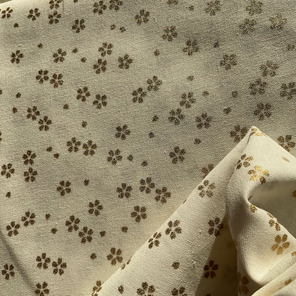 Metallic gold floral pattern on white background.  100% premium cotton fabric for quilting, patchwork, dressmaking and other crafts