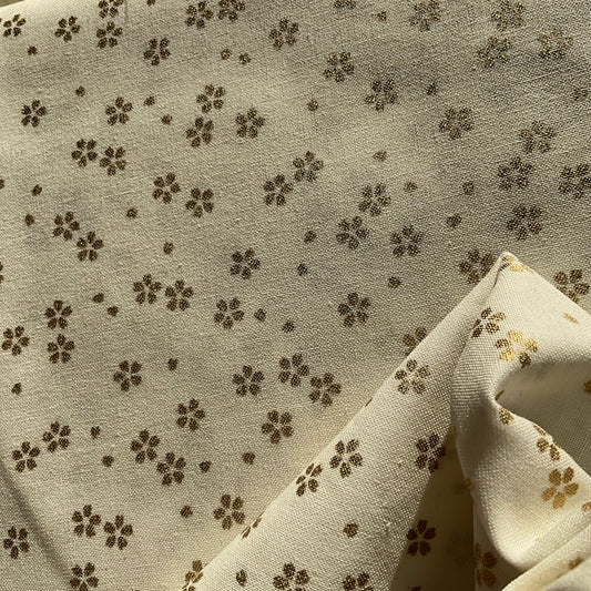 Metallic gold floral pattern on white background.  100% premium cotton fabric for quilting, patchwork, dressmaking and other crafts